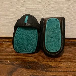 Black Tieks ballet flats